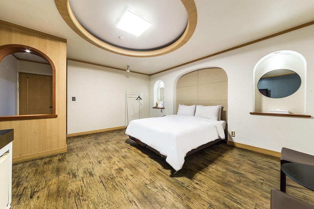 Hotel Tate Σουγόν Εξωτερικό φωτογραφία
