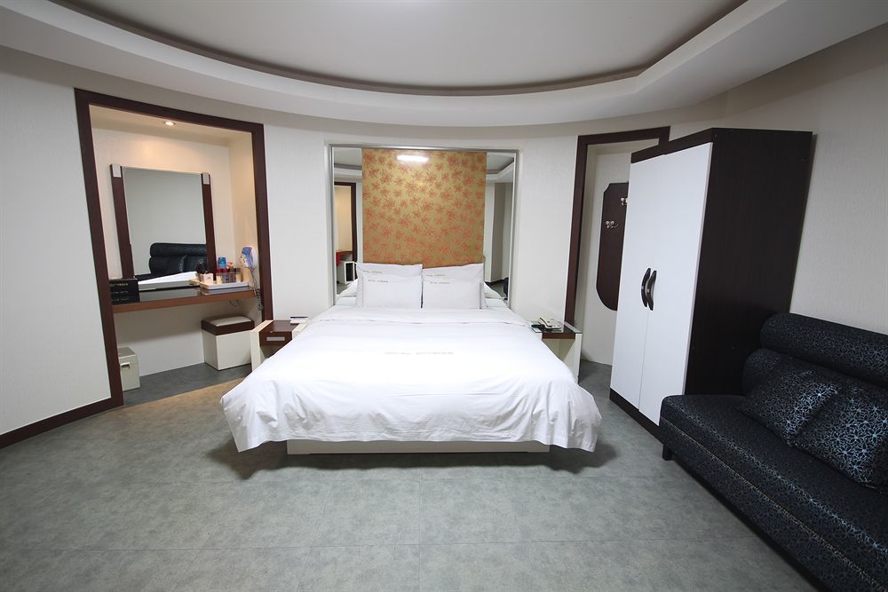 Hotel Tate Σουγόν Εξωτερικό φωτογραφία