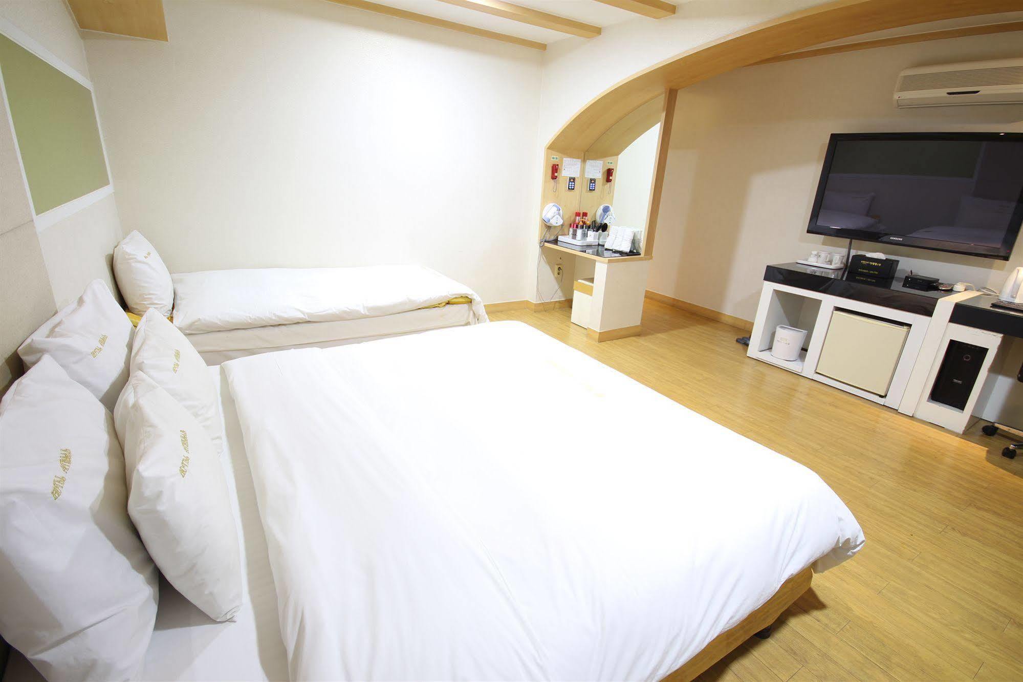 Hotel Tate Σουγόν Εξωτερικό φωτογραφία