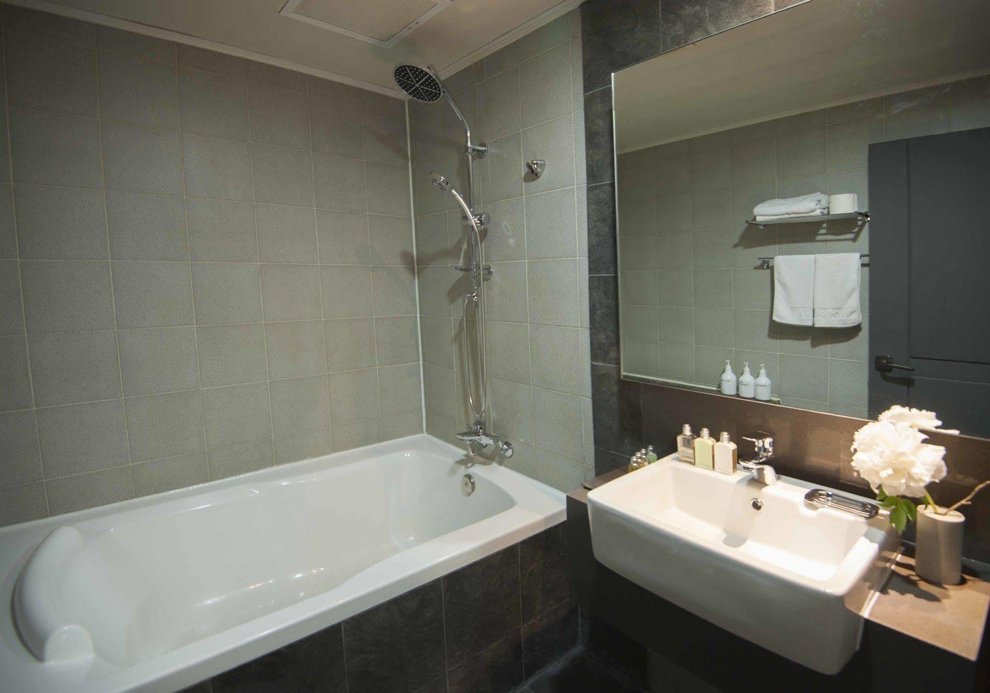 Hotel Tate Σουγόν Εξωτερικό φωτογραφία