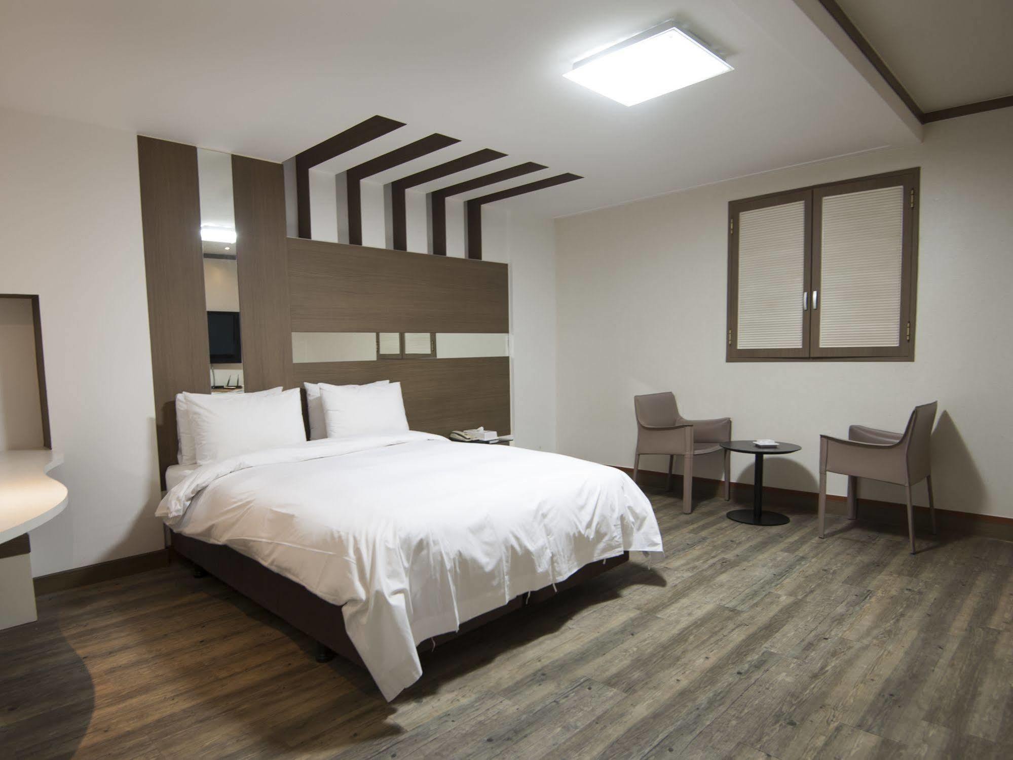 Hotel Tate Σουγόν Εξωτερικό φωτογραφία