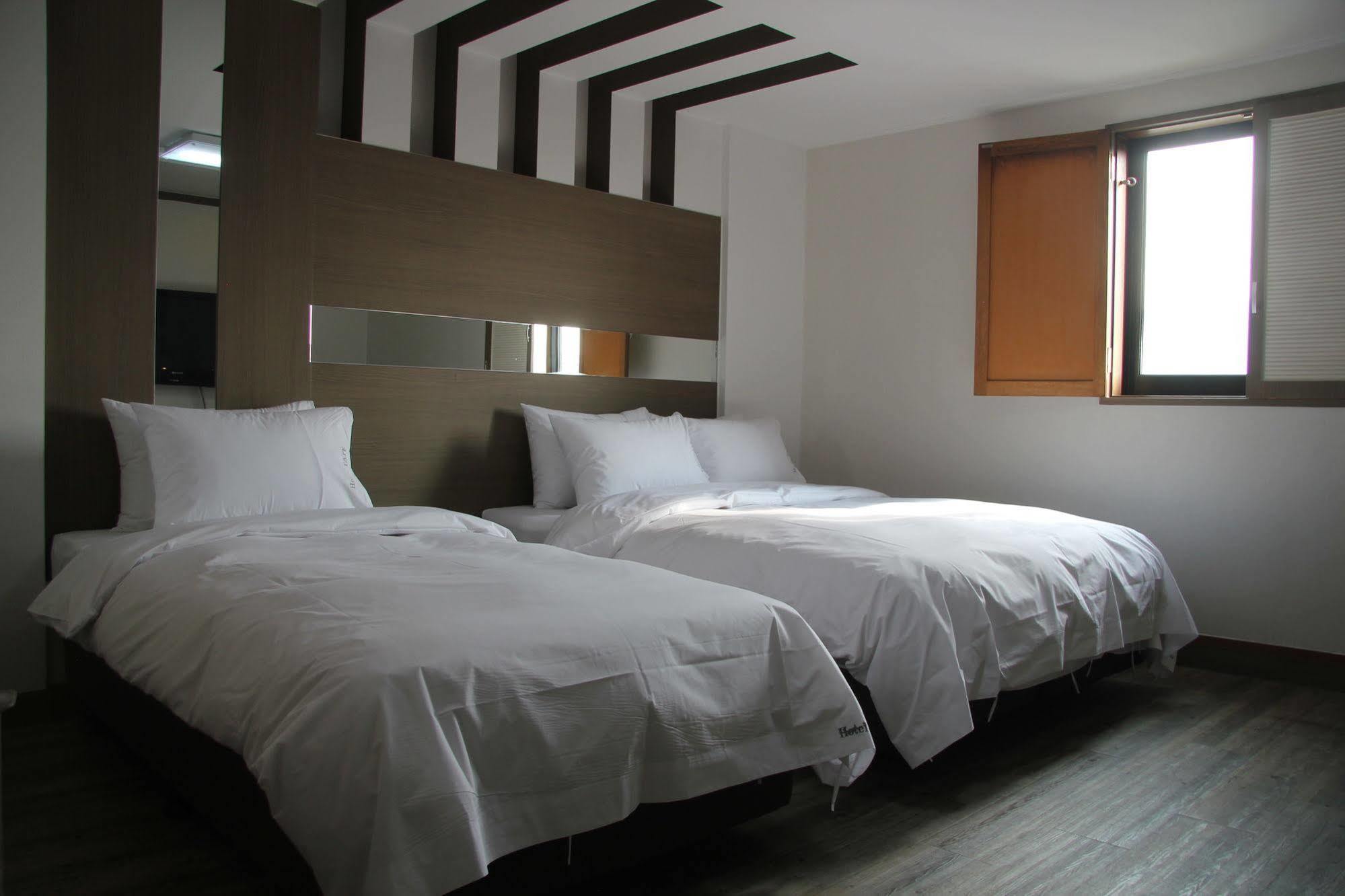 Hotel Tate Σουγόν Εξωτερικό φωτογραφία